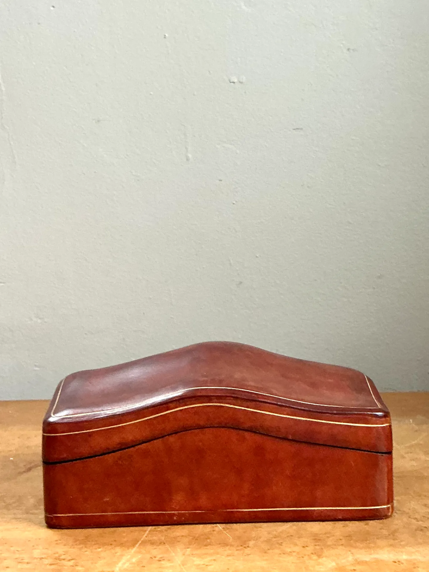 Vintage Italian Leather Wave-Top Decorative Box — additional photo 2