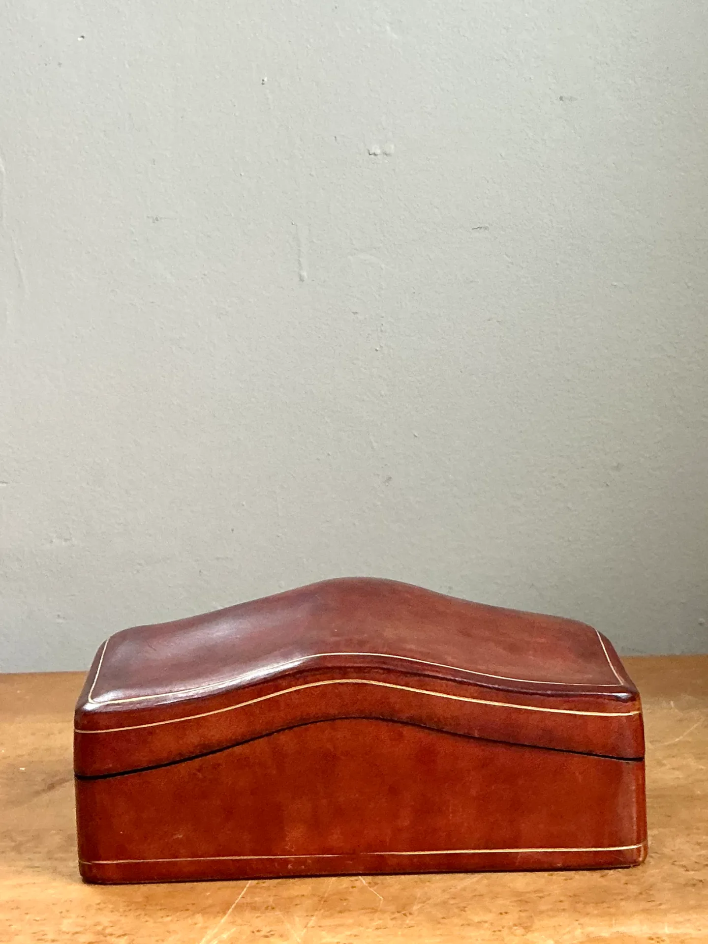 Vintage Italian Leather Wave-Top Decorative Box — additional photo 4