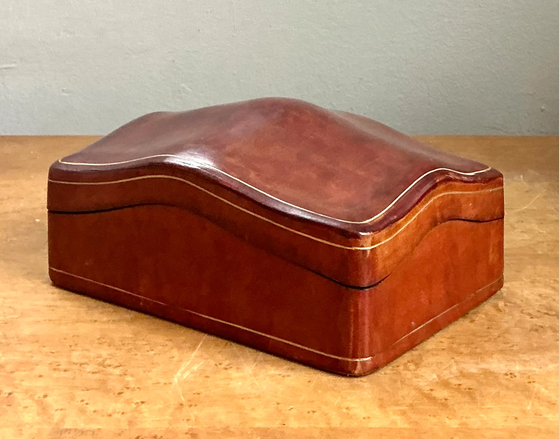 Vintage Italian Leather Wave-Top Decorative Box — additional photo 6