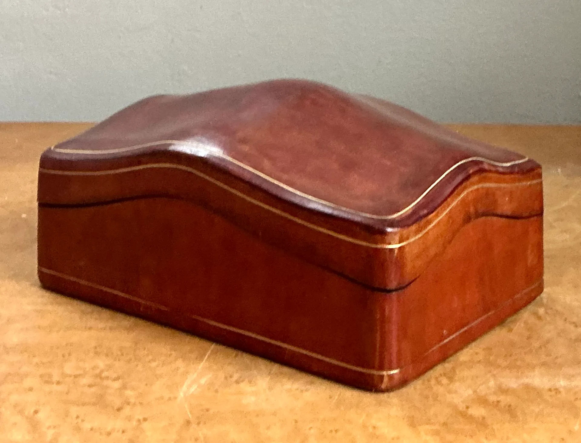 Vintage Italian Leather Wave-Top Decorative Box — additional photo 7