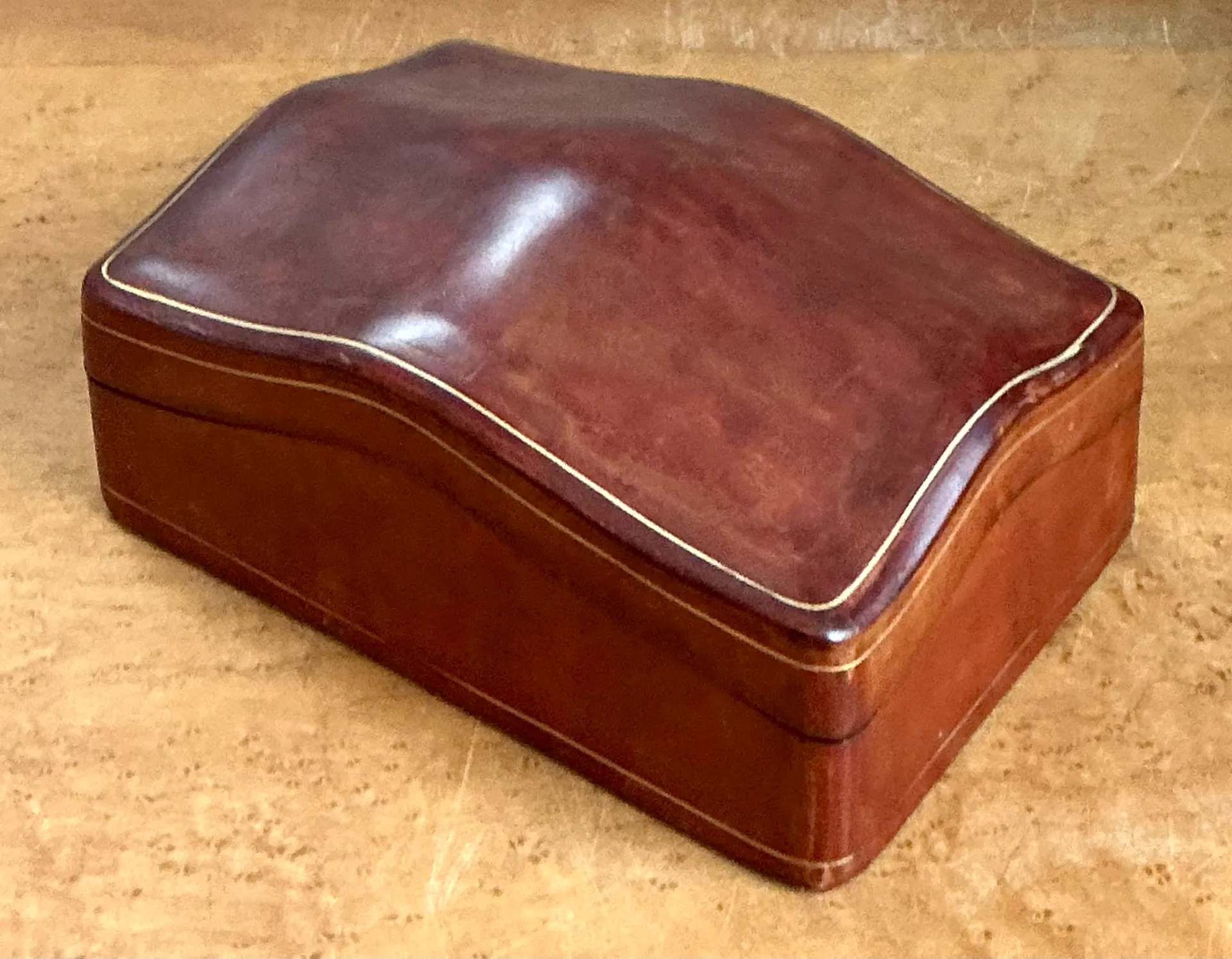 Vintage Italian Leather Wave-Top Decorative Box — additional photo 3