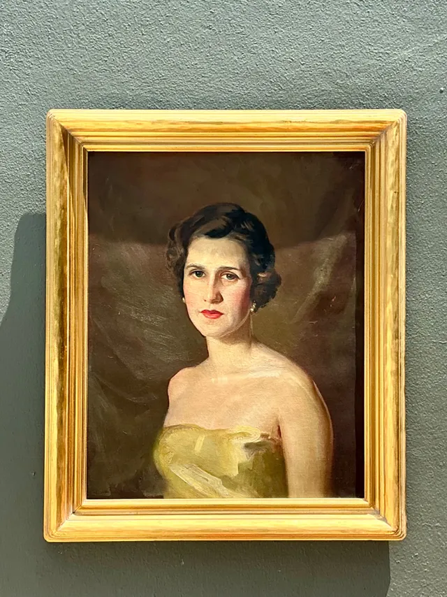Vintage Oil Portrait of Woman in Gold Dress — additional photo 6