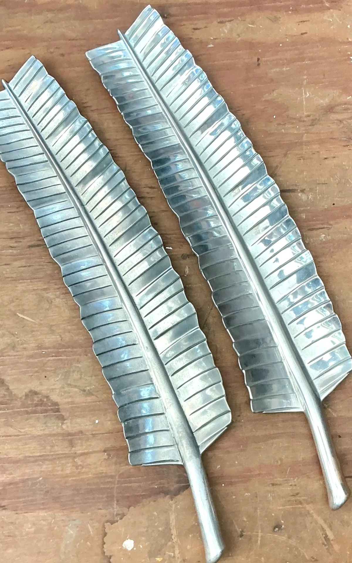 Vintage Aluminum Banana Leaf Platters - Set of 2 — additional photo 4