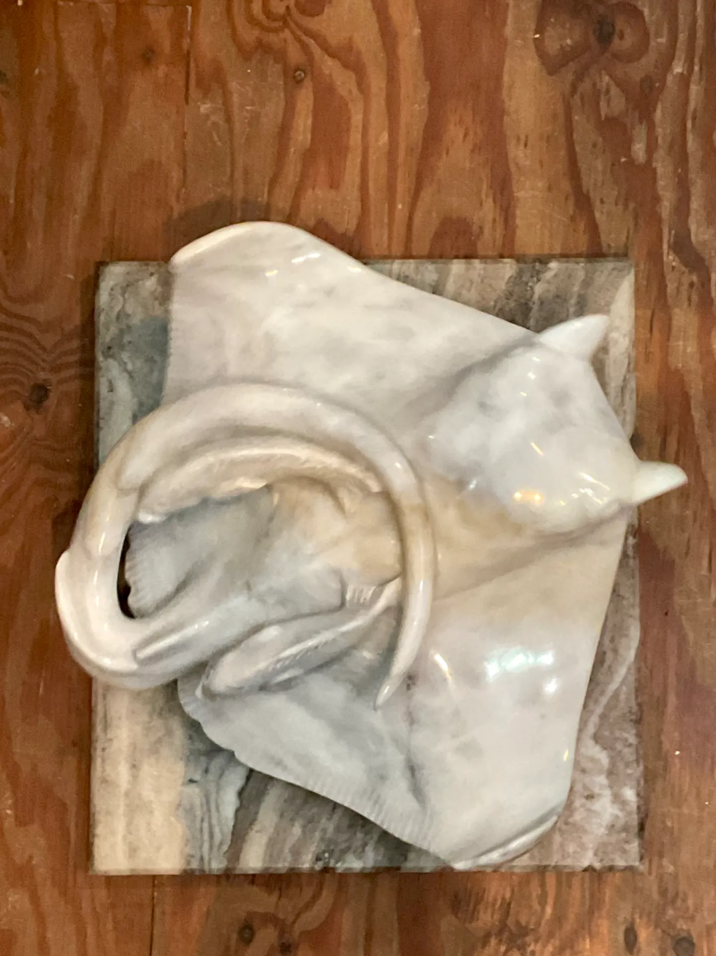 Vintage Carrera Marble Stingray Sculpture — additional photo 1