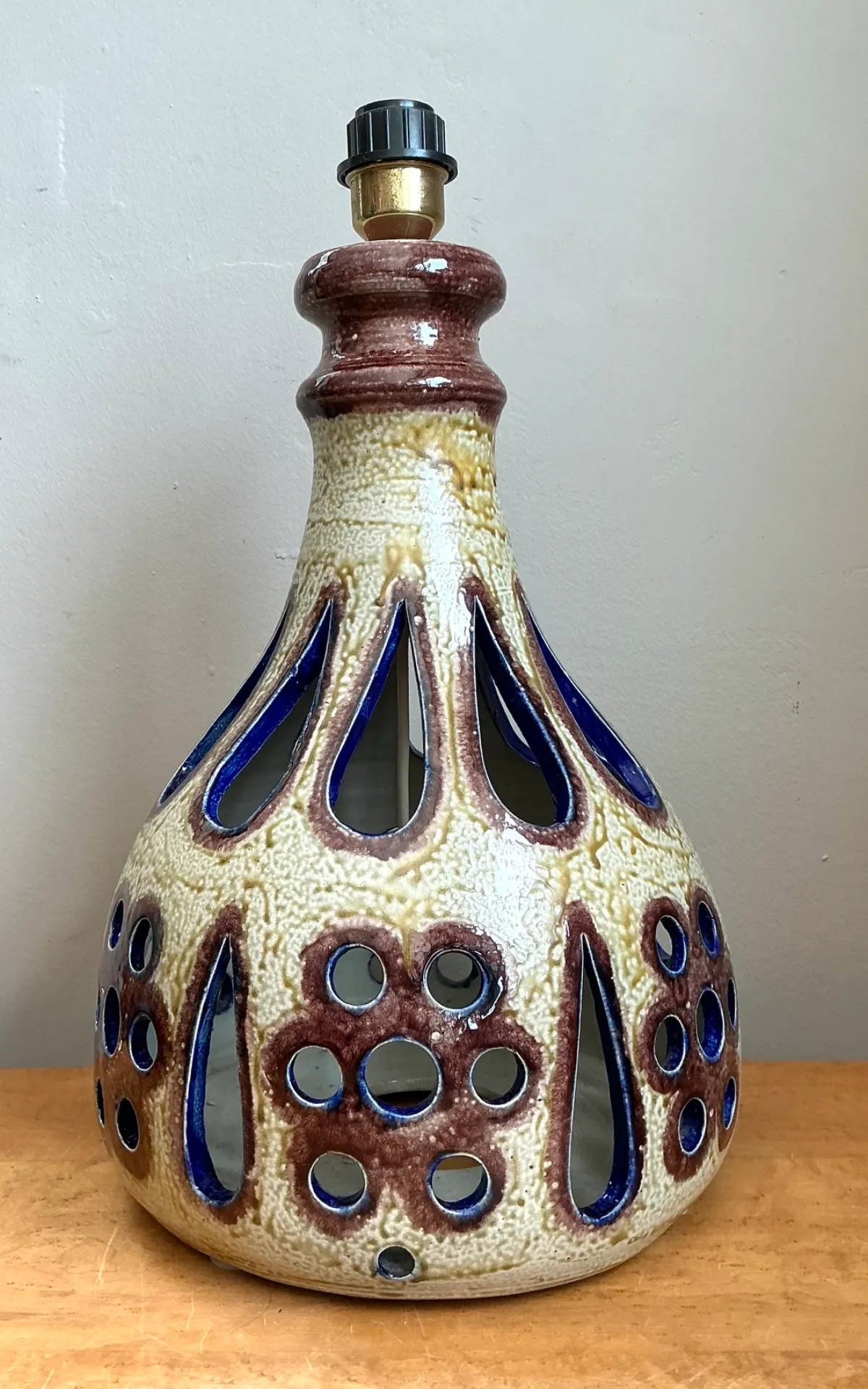 Vintage MCM Pierced Ceramic Table Lamp — additional photo 8