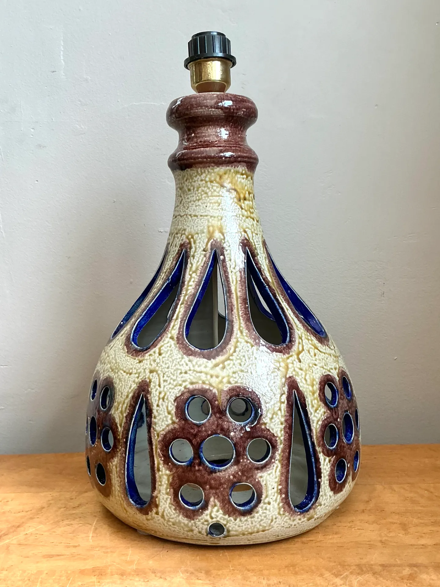 Vintage MCM Pierced Ceramic Table Lamp — additional photo 2