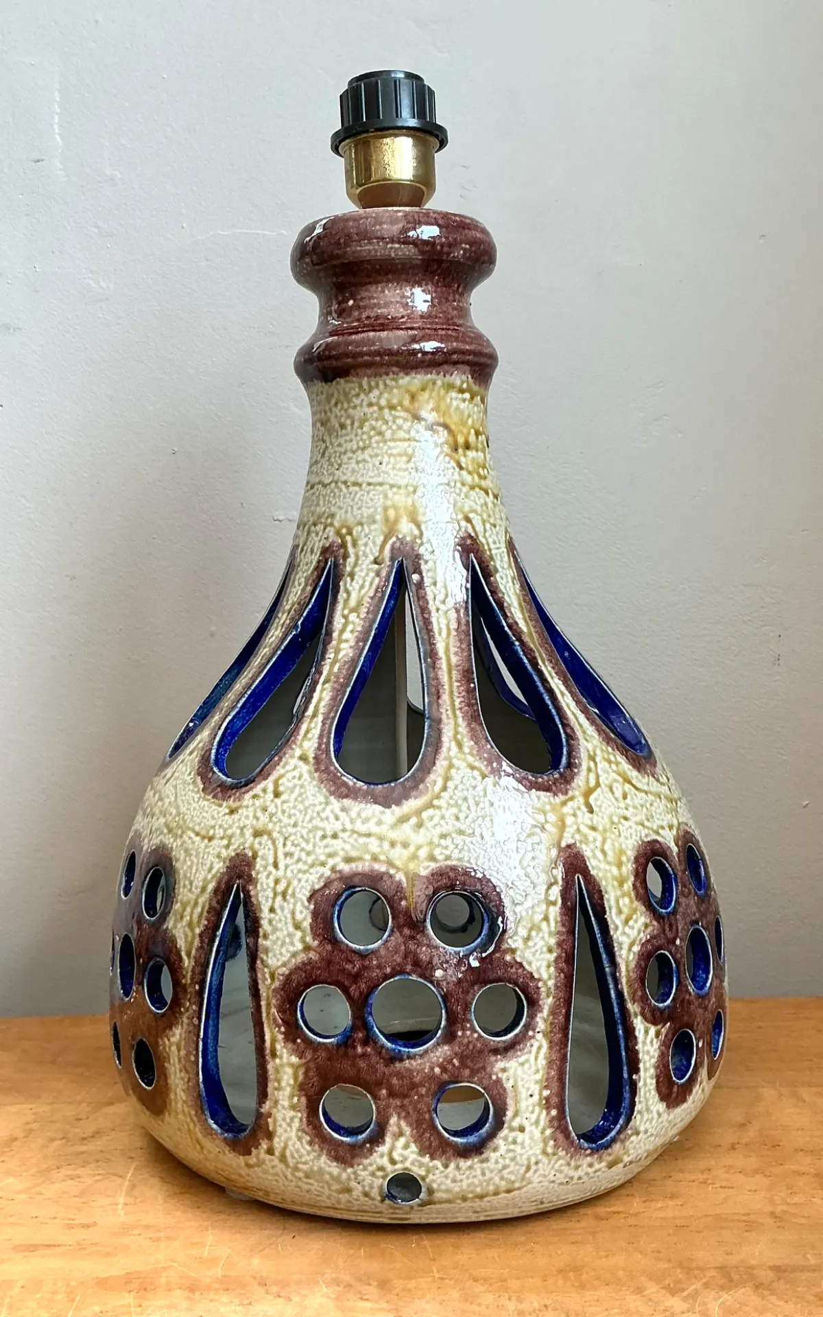 Vintage MCM Pierced Ceramic Table Lamp — additional photo 2
