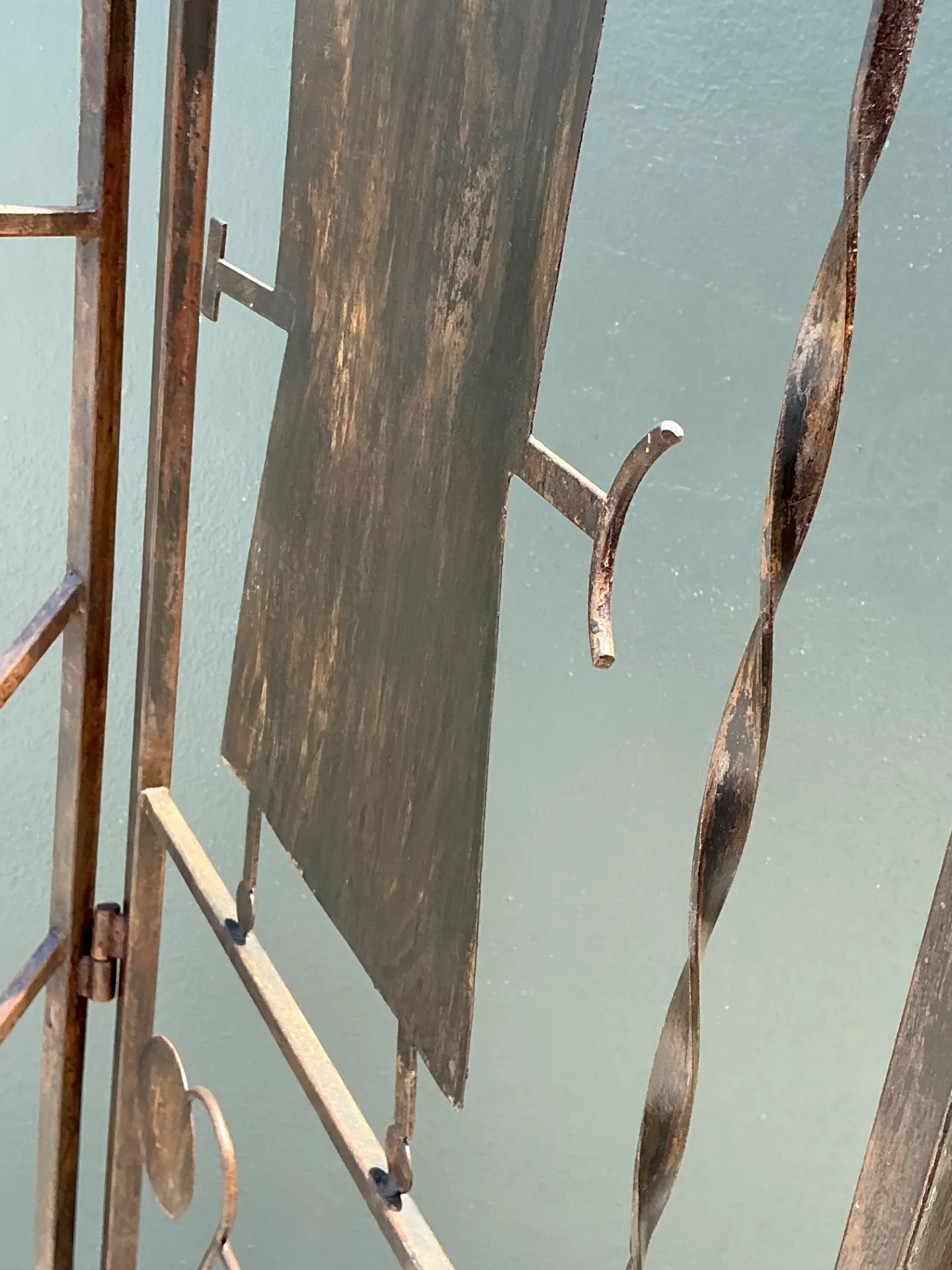 Vintage Iron Abstract Figurative Folding Screen — additional photo 5