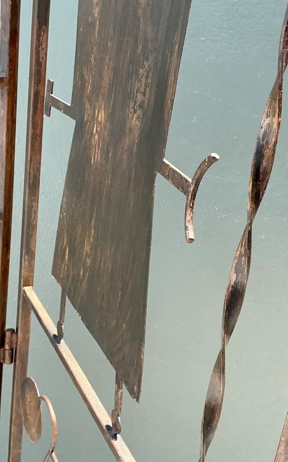 Vintage Iron Abstract Figurative Folding Screen — additional photo 5