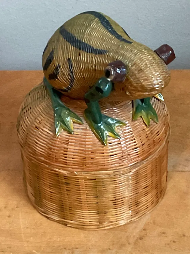 Vintage Shanghai Weave Frog Basket — additional photo 3