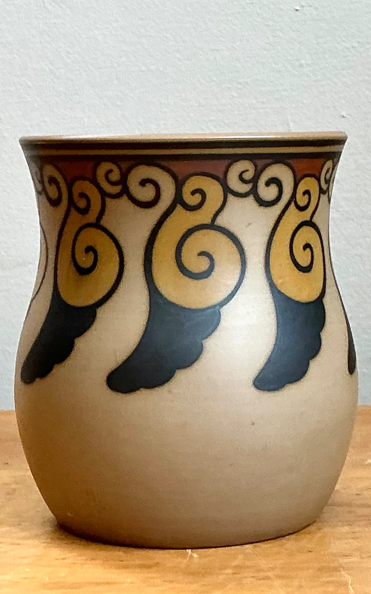 Vintage Swirl Motif Ceramic Vase — additional photo 2