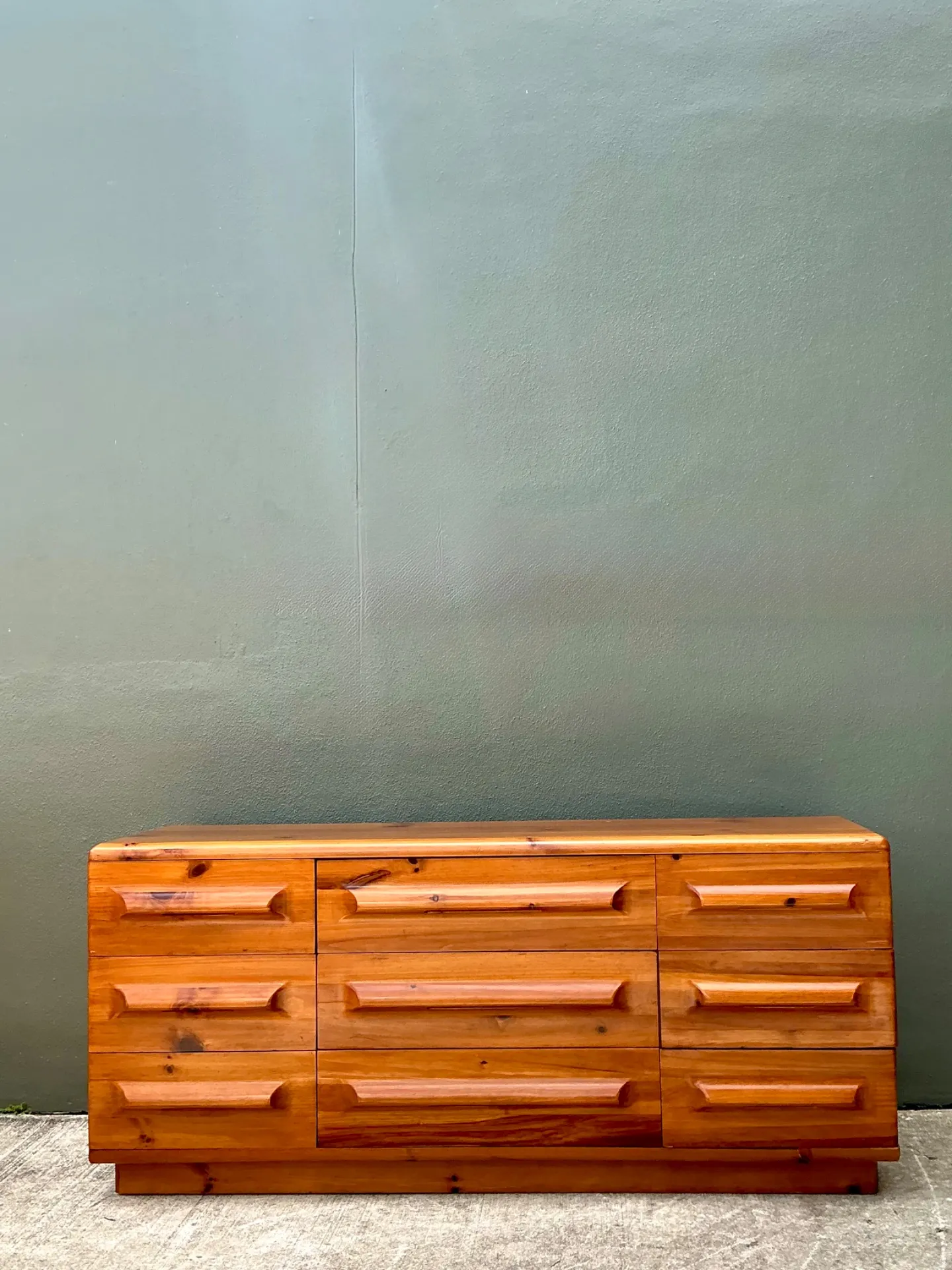 Vintage MCM Knotty Pine Dresser — additional photo 2