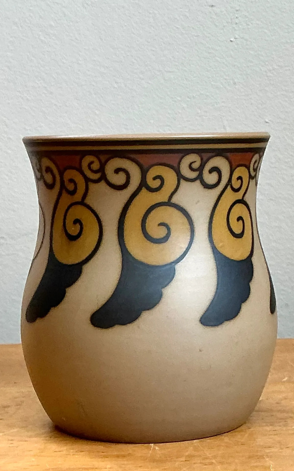 Vintage Swirl Motif Ceramic Vase — additional photo 5