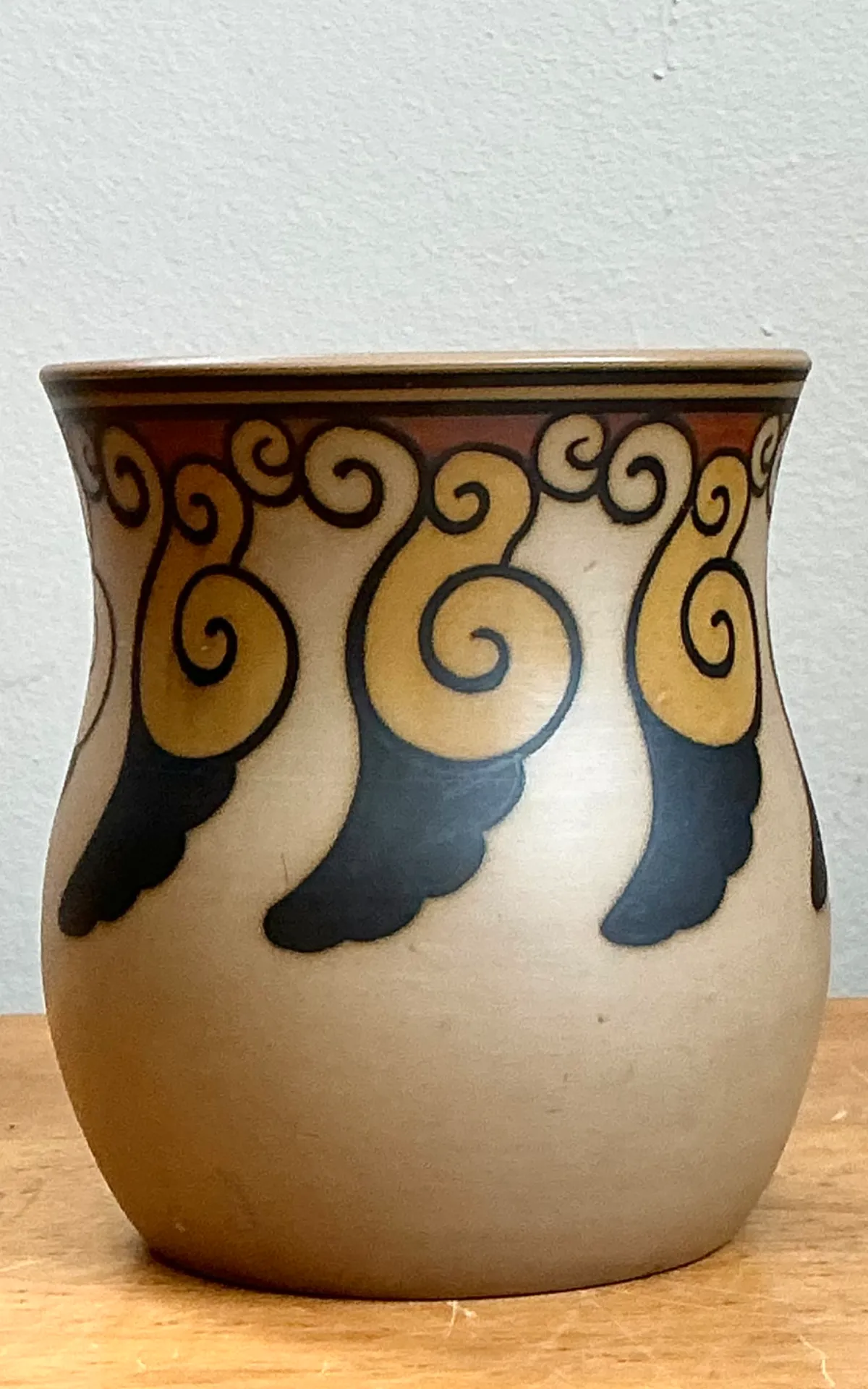 Vintage Swirl Motif Ceramic Vase — additional photo 7