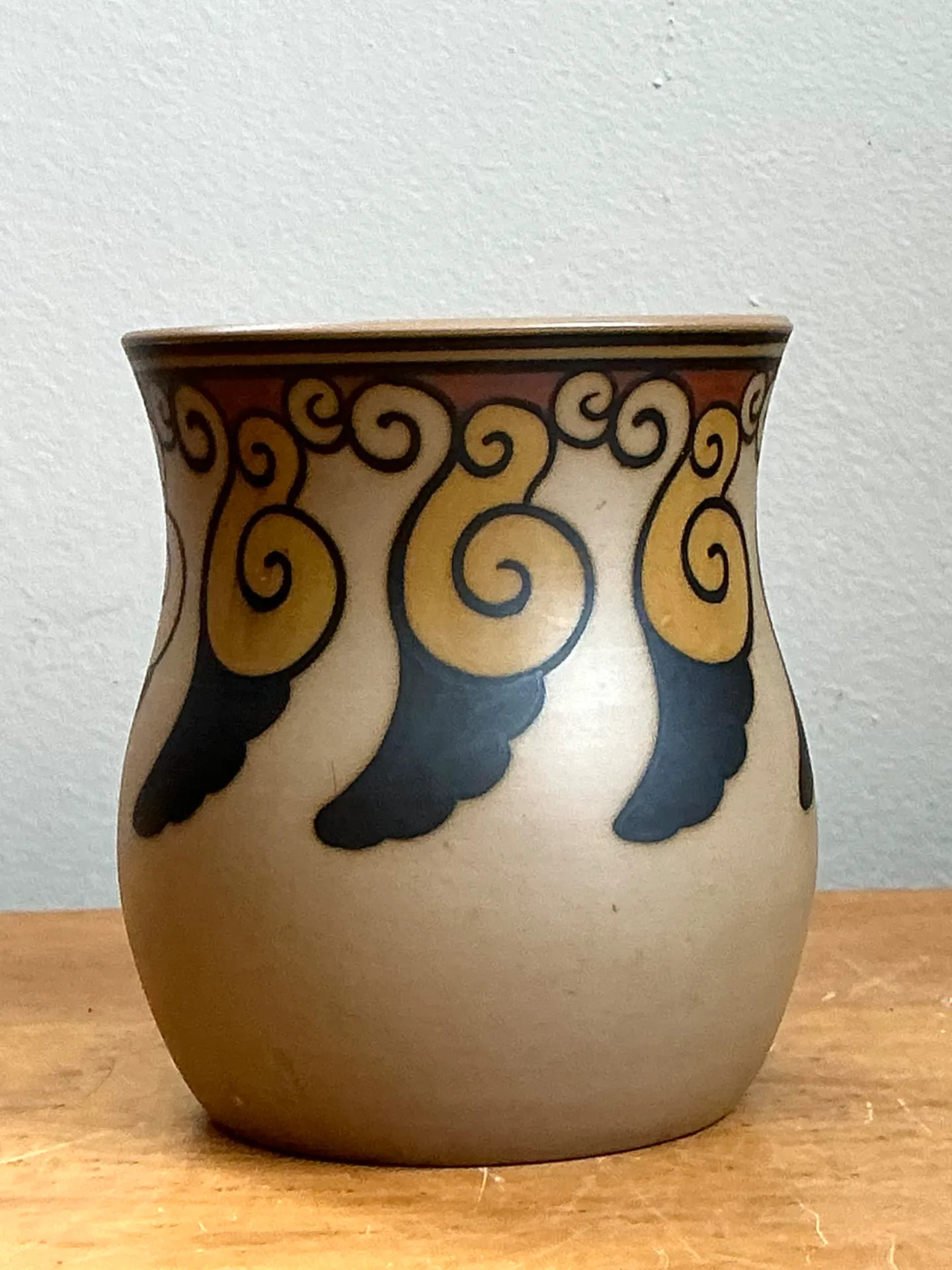 Vintage Swirl Motif Ceramic Vase — additional photo 6