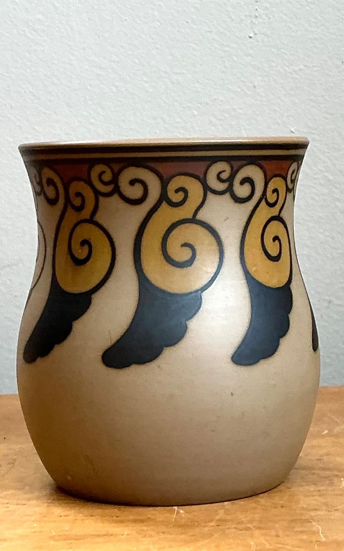 Vintage Swirl Motif Ceramic Vase — additional photo 6