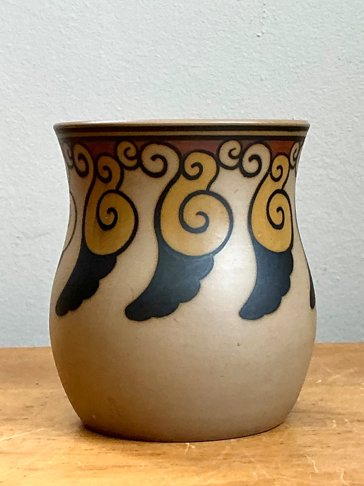Vintage Swirl Motif Ceramic Vase — additional photo 1