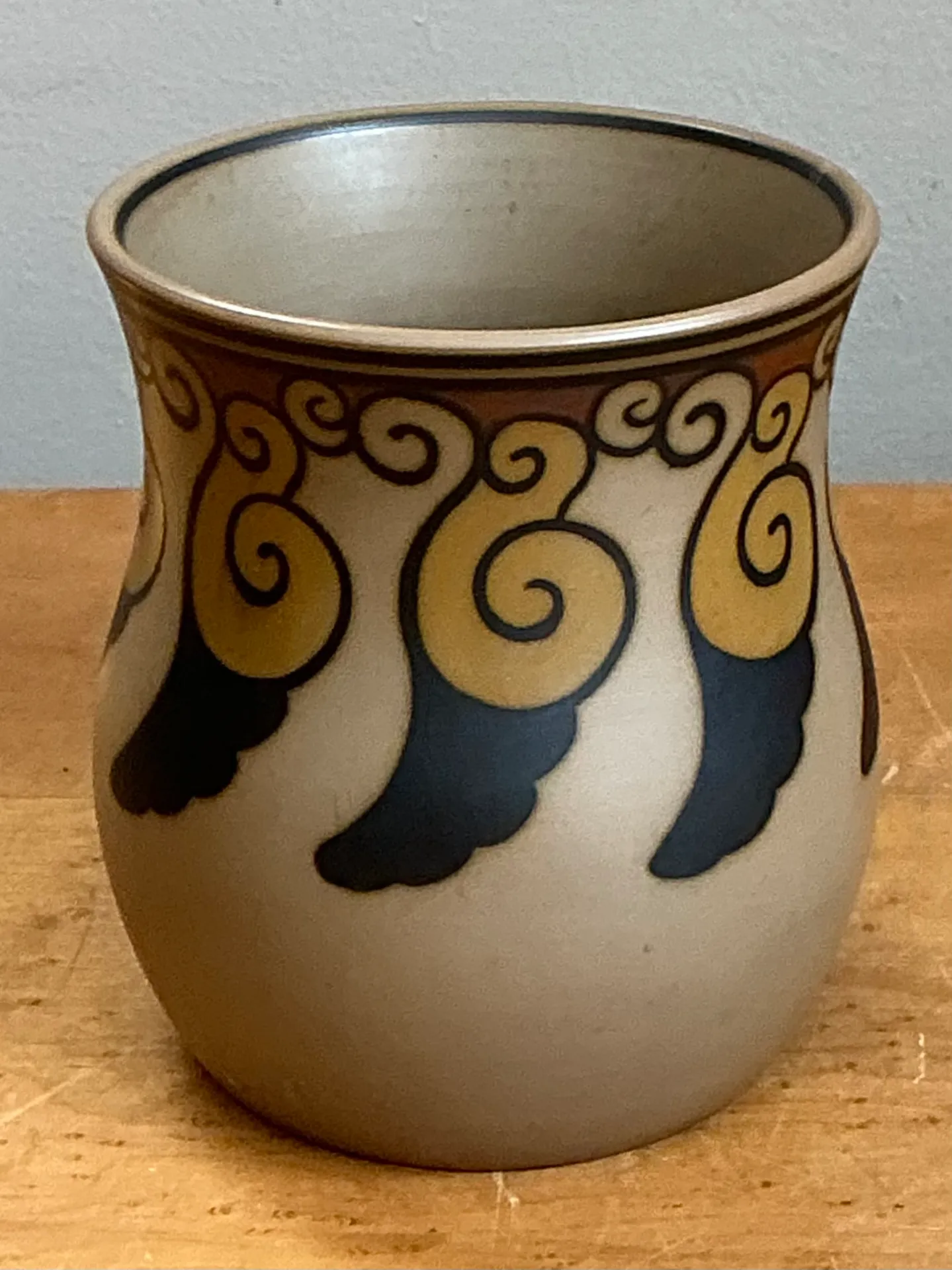 Vintage Swirl Motif Ceramic Vase — additional photo 4