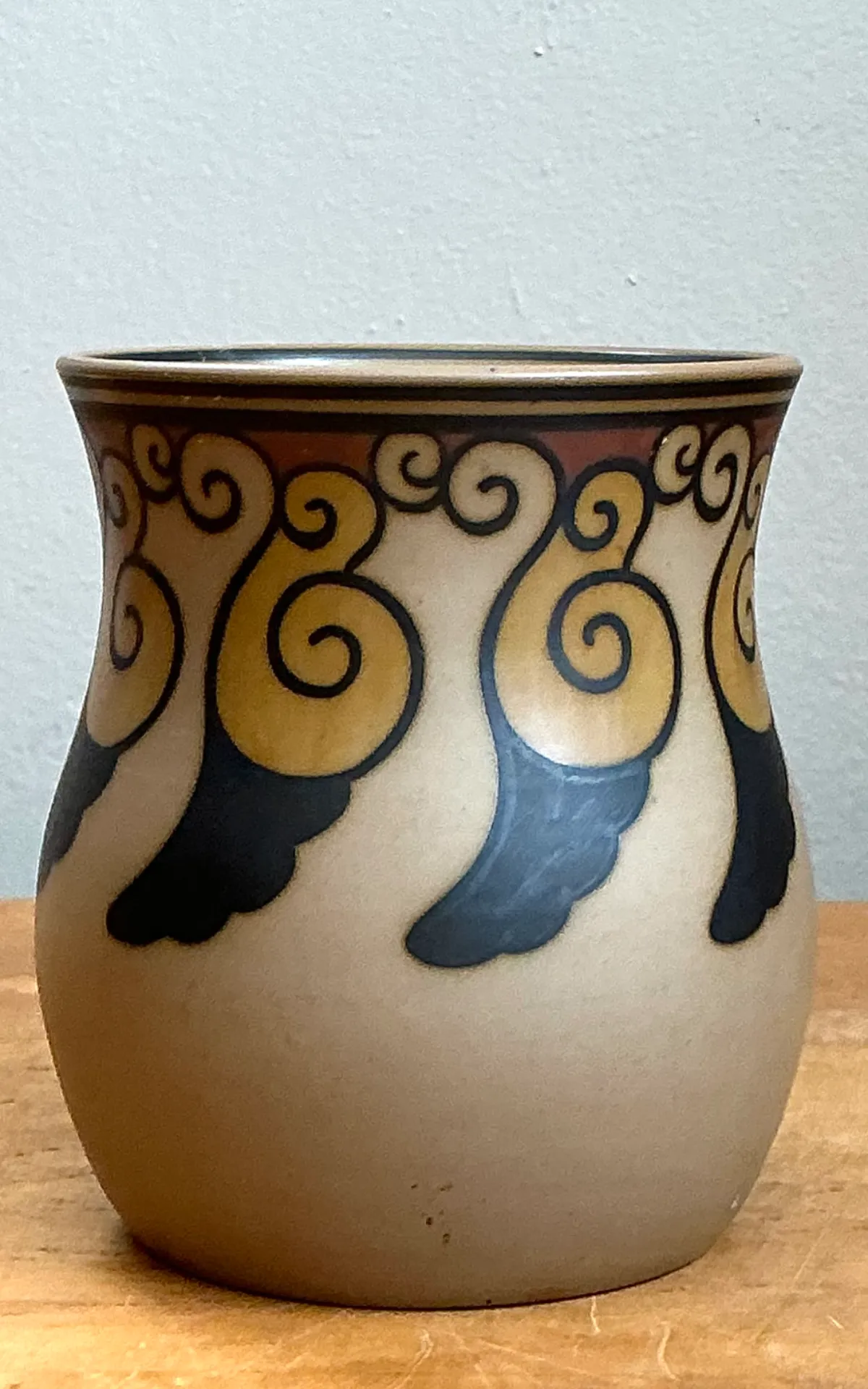 Vintage Swirl Motif Ceramic Vase — additional photo 8