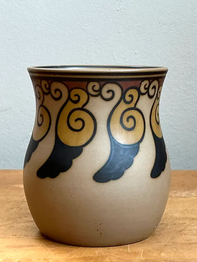 Vintage Swirl Motif Ceramic Vase — additional photo 8