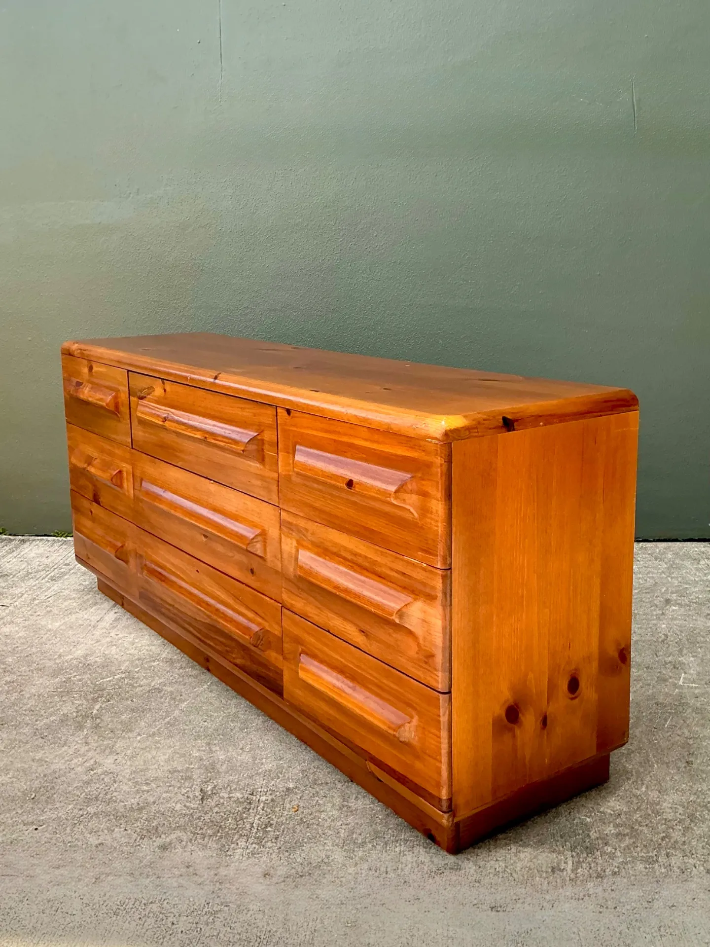 Vintage MCM Knotty Pine Dresser — additional photo 3
