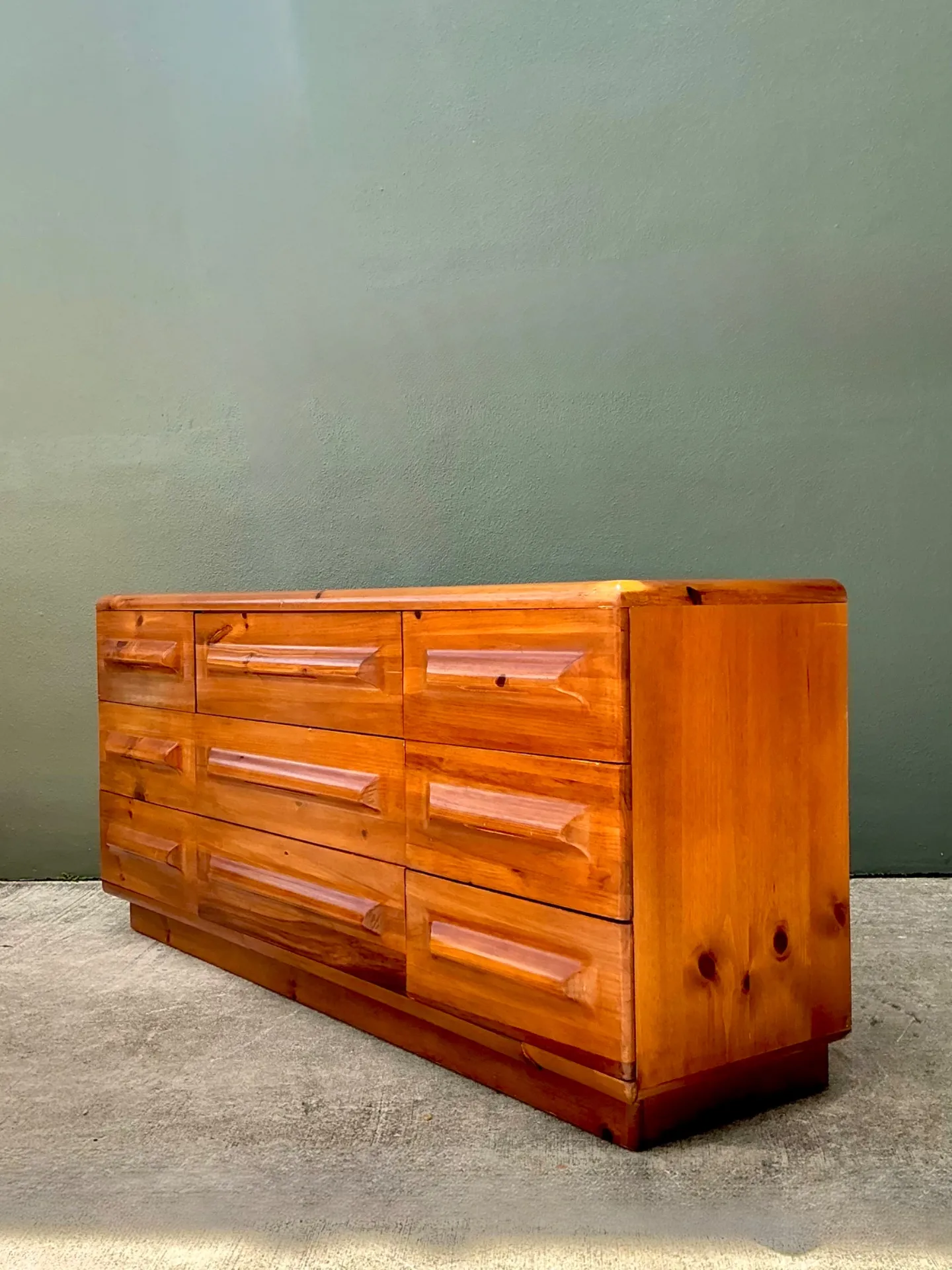Vintage MCM Knotty Pine Dresser — additional photo 7