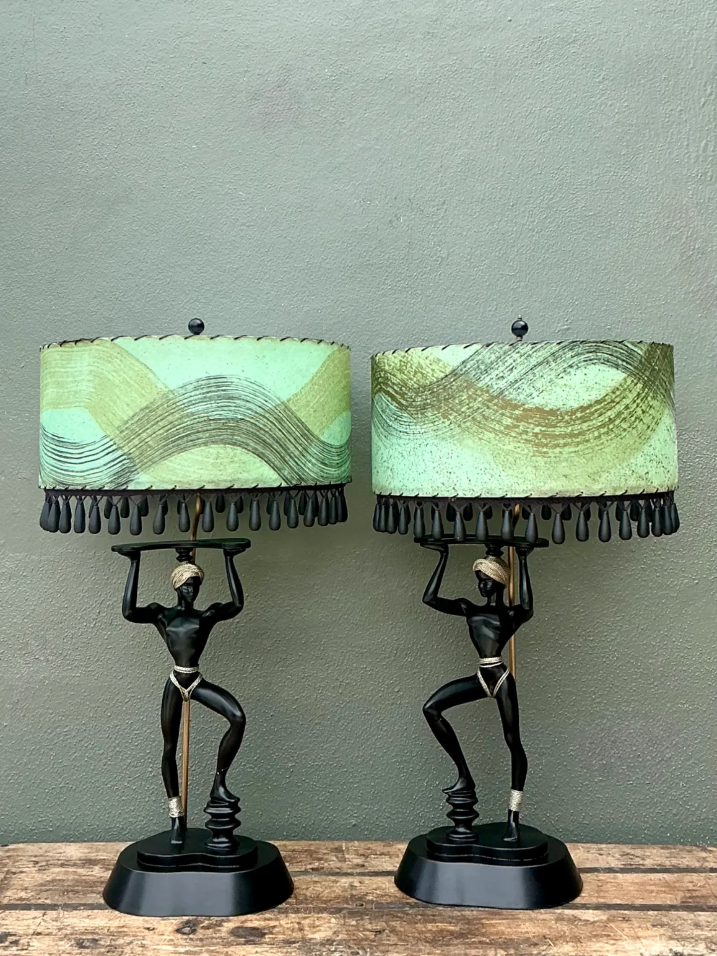 Vintage MCM Figurative Table Lamps with Green Shades - A Pair — additional photo 4