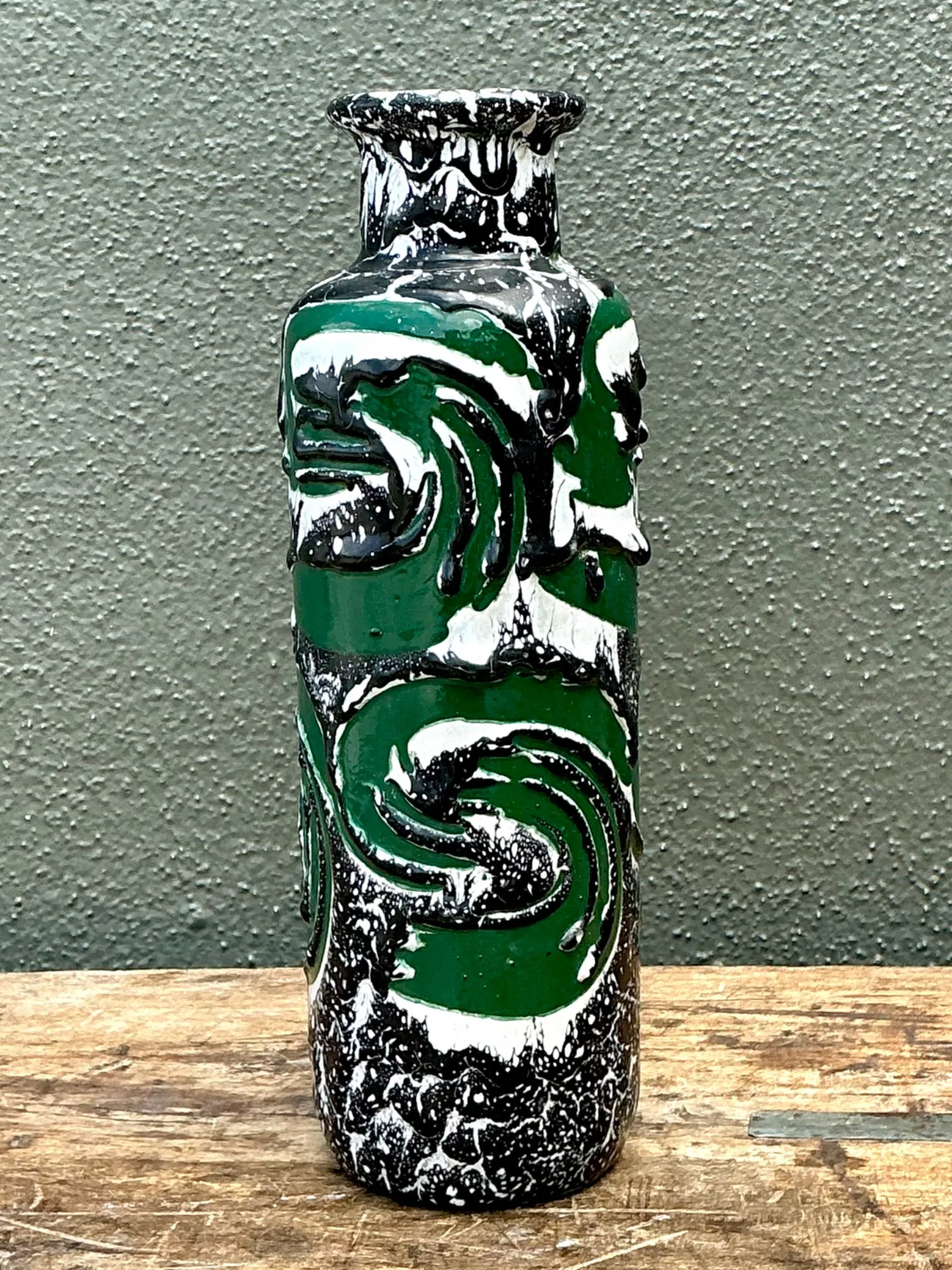 Vintage Hungarian Green Ceramic Vase with Abstract Relief — additional photo 8