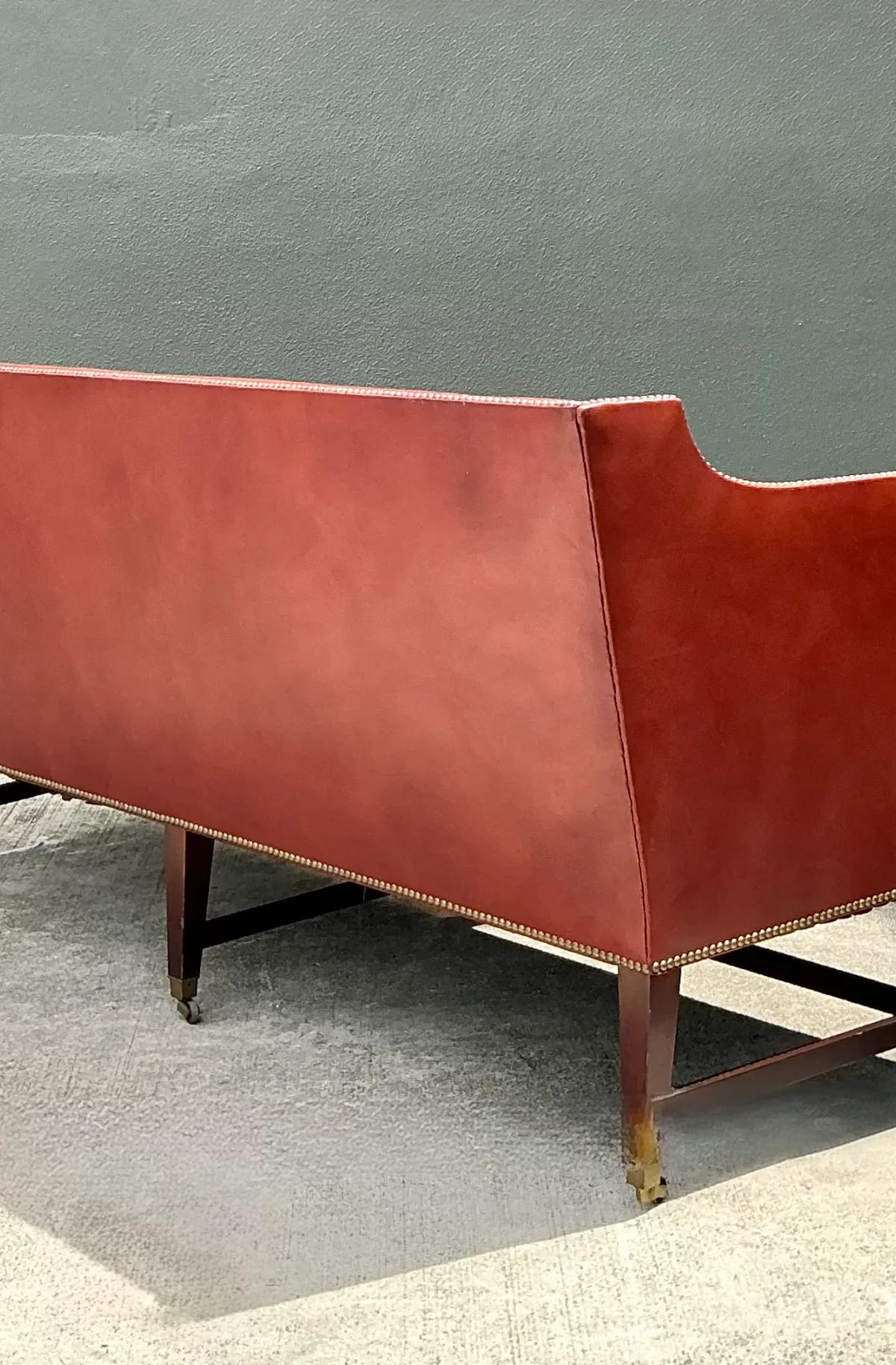 Vintage Saybolt And Cleland Nailhead Trim Leather Sofa — additional photo 3