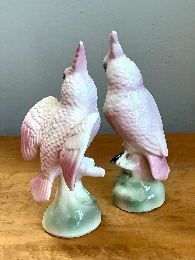 Vintage Ceramic Cockatoo Figurines - Pair — additional photo 3