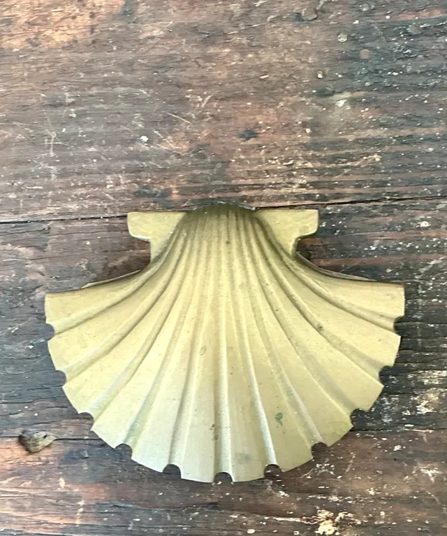 Vintage Metal Clamshell Trinket Box — additional photo 7