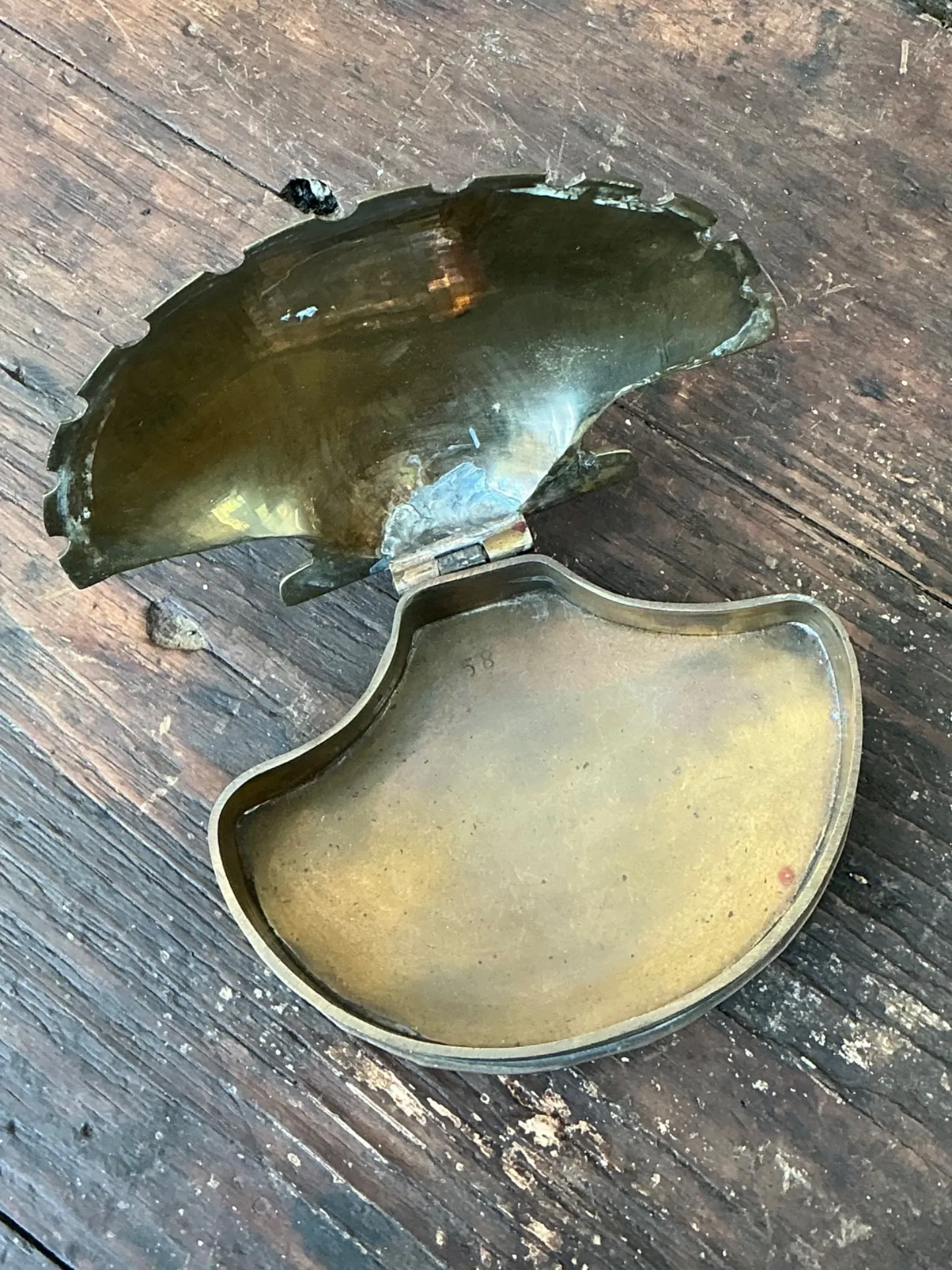 Vintage Metal Clamshell Trinket Box — additional photo 6