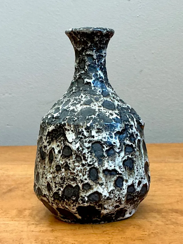 Vintage Black and White Textured Ceramic Vase — additional photo 6