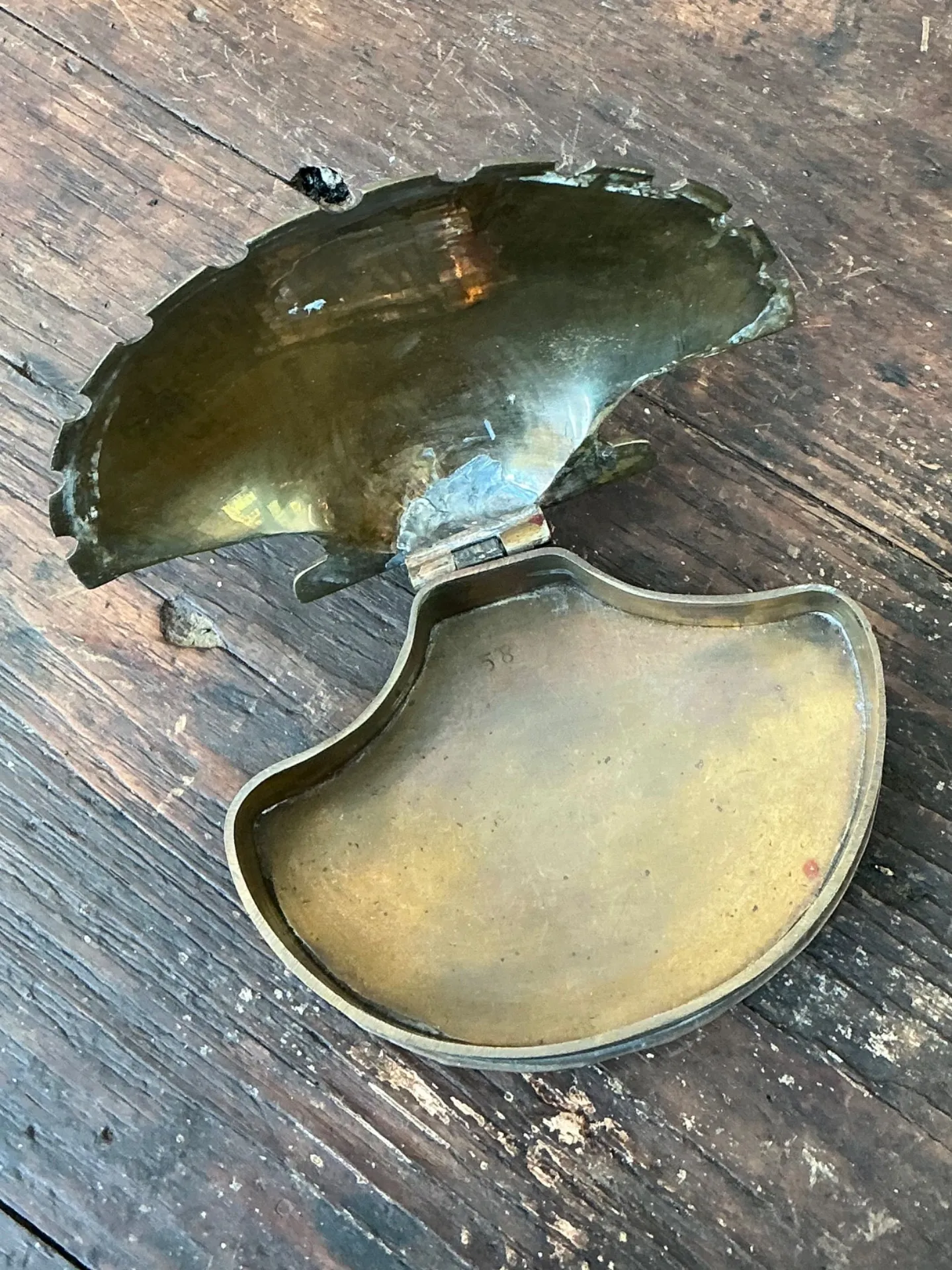 Vintage Metal Clamshell Trinket Box — additional photo 8