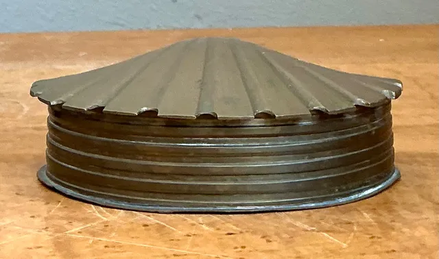 Vintage Metal Clamshell Trinket Box — additional photo 1