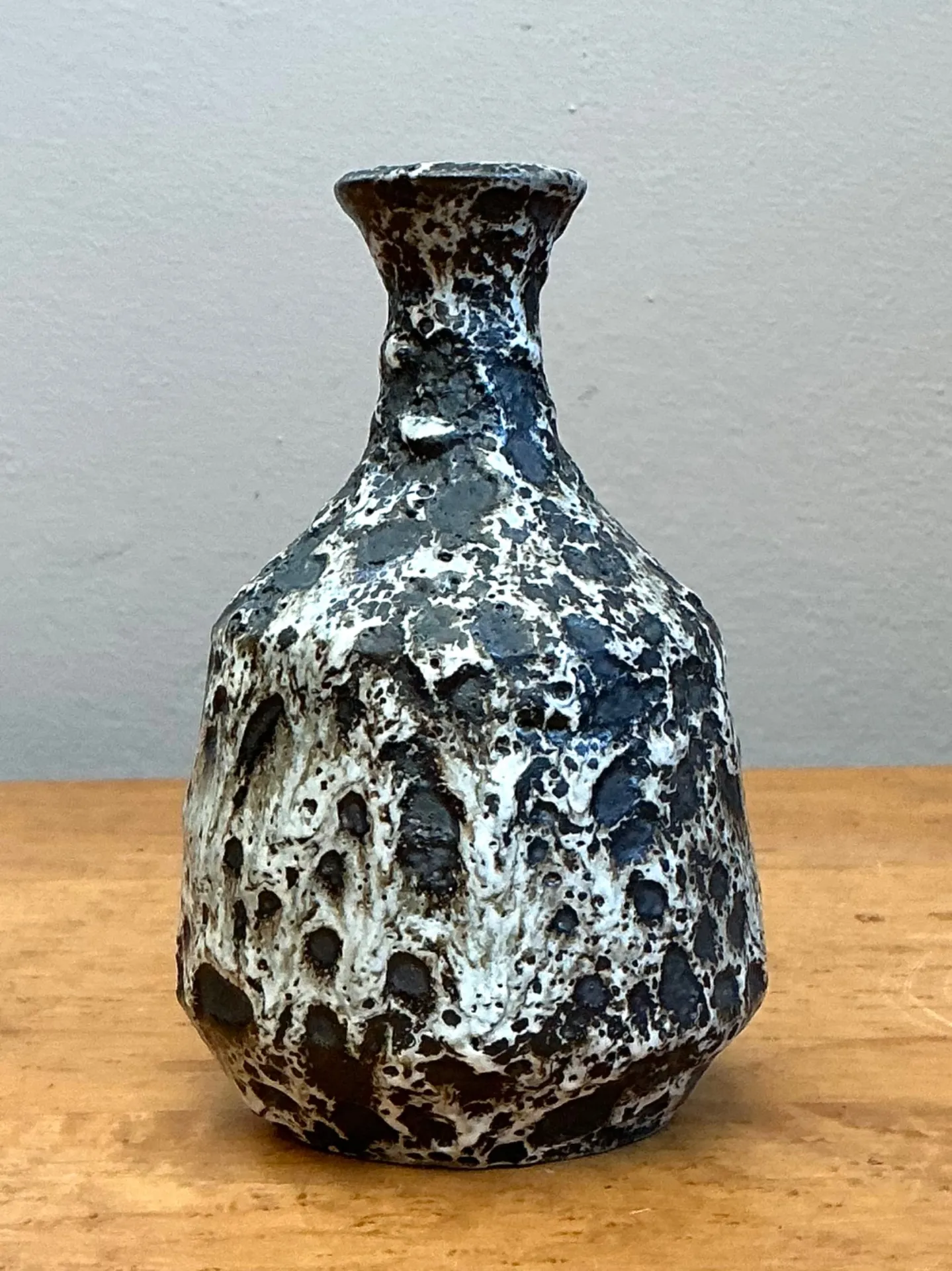 Vintage Black and White Textured Ceramic Vase — additional photo 3