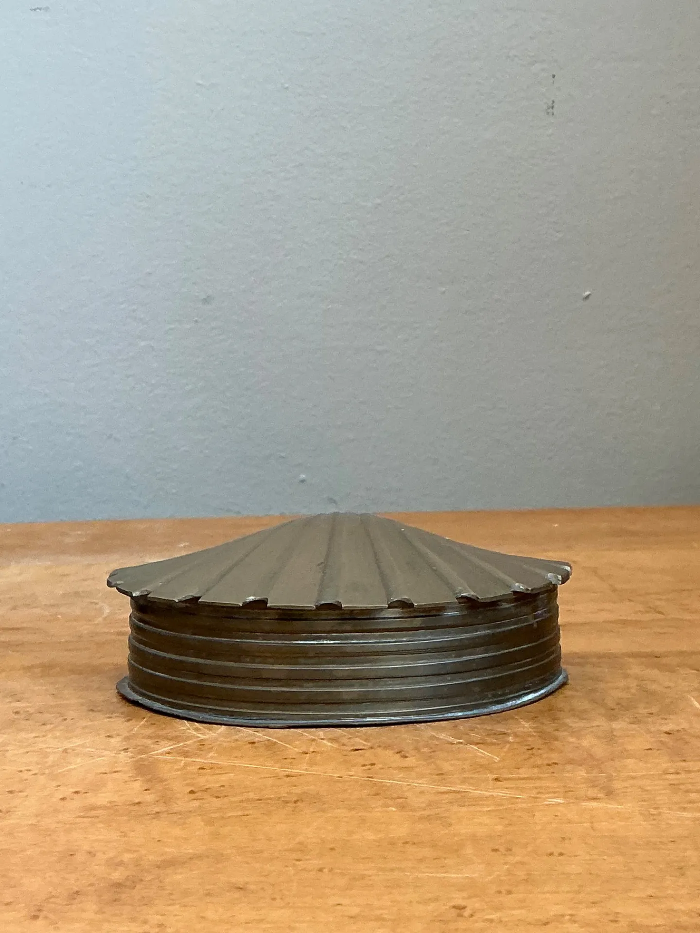 Vintage Metal Clamshell Trinket Box — additional photo 3