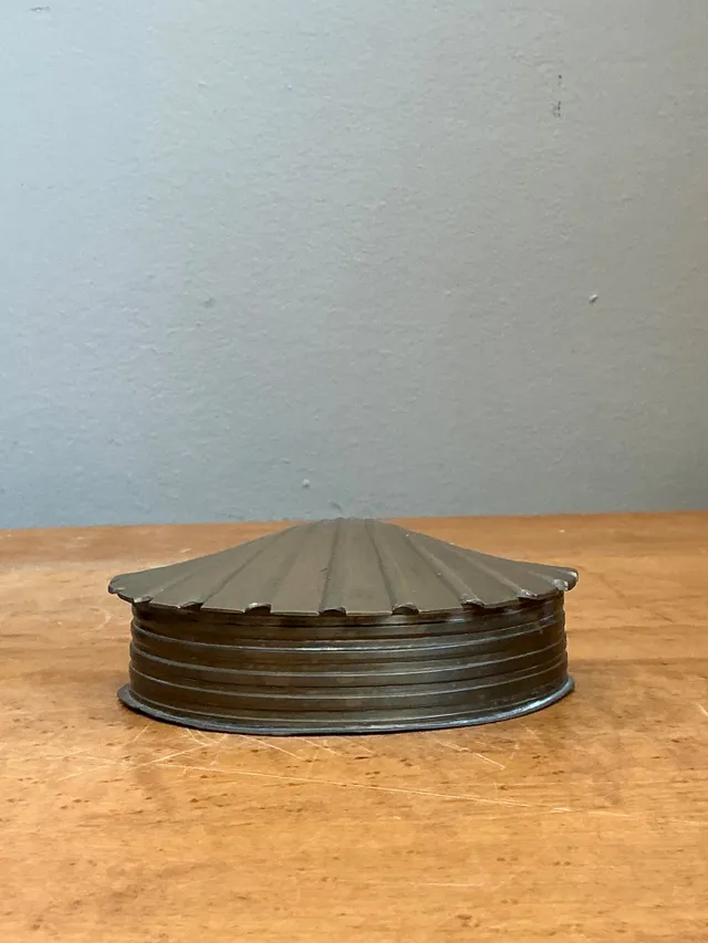 Vintage Metal Clamshell Trinket Box — additional photo 3