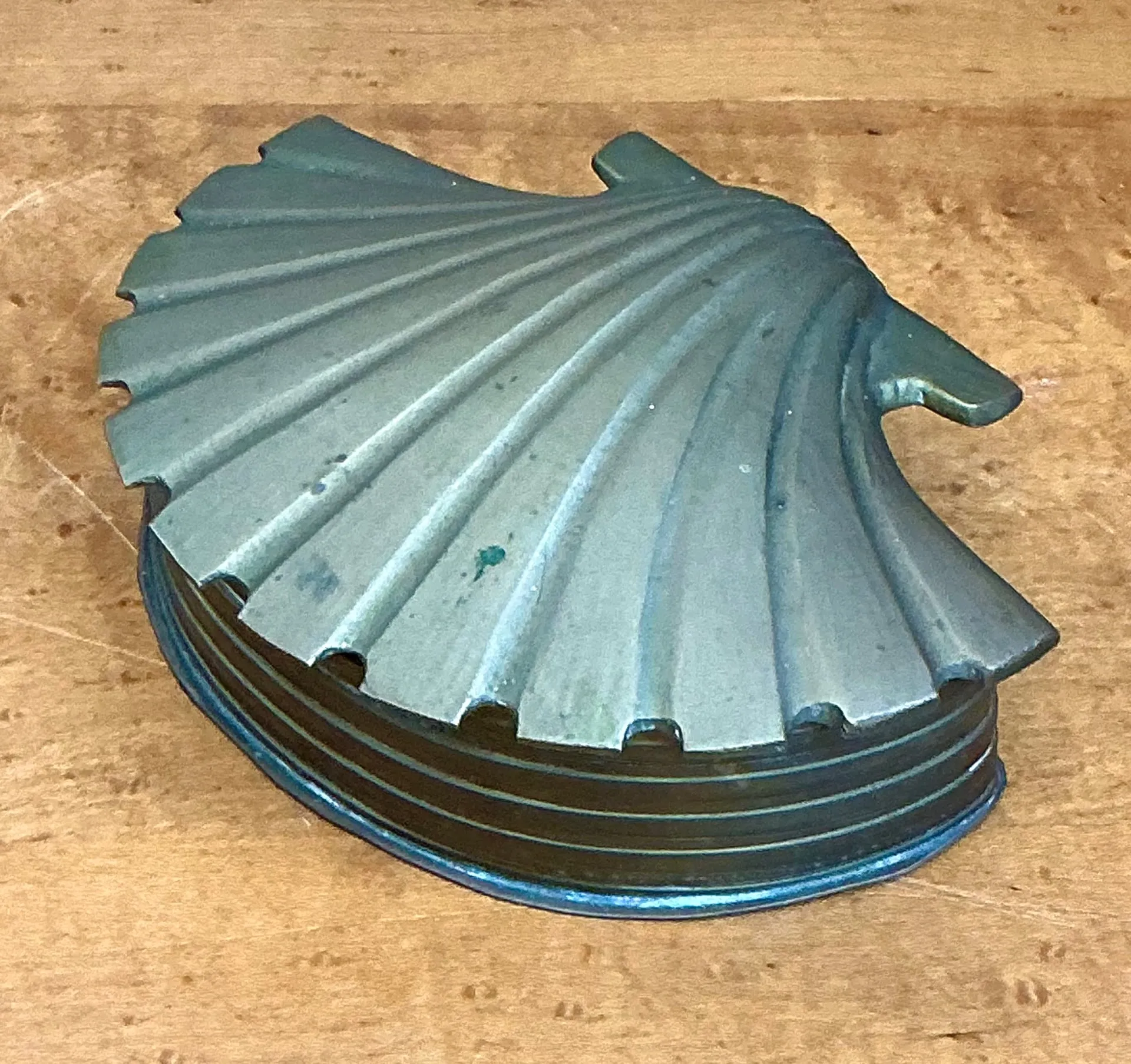 Vintage Metal Clamshell Trinket Box — additional photo 5