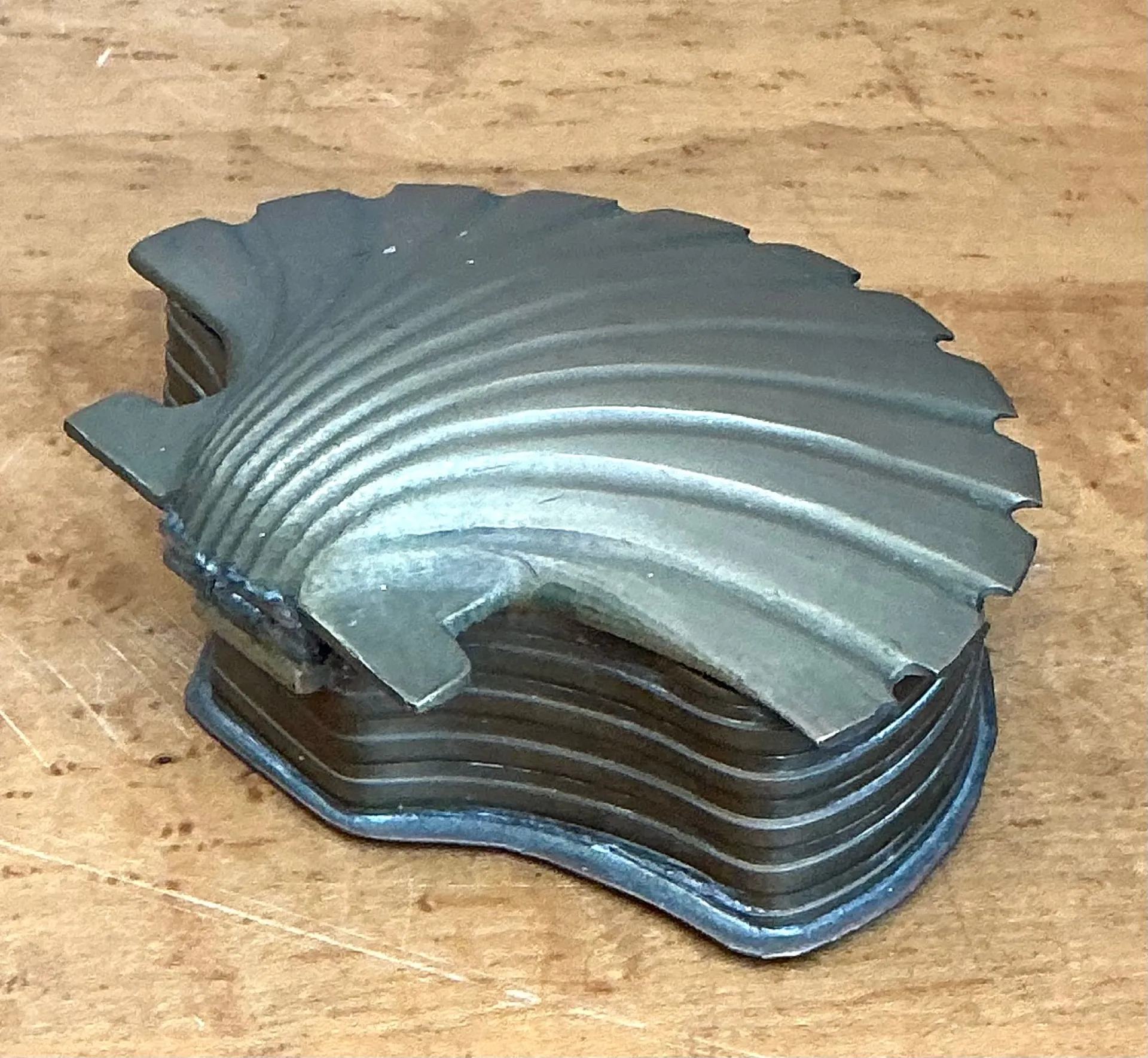 Vintage Metal Clamshell Trinket Box — additional photo 2