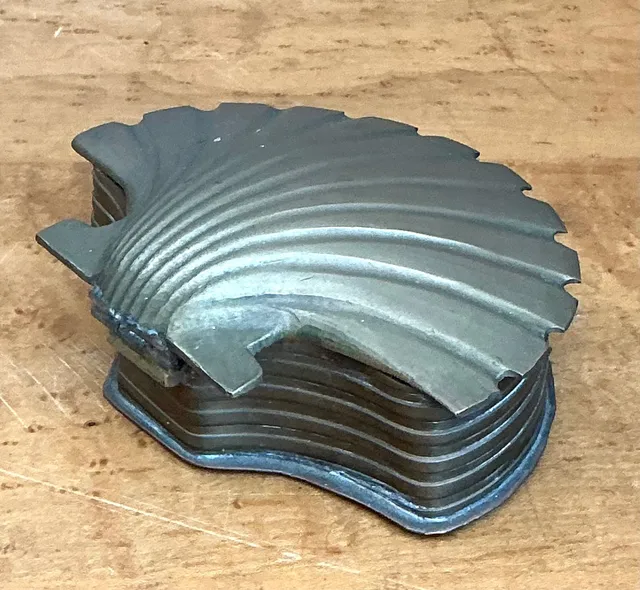 Vintage Metal Clamshell Trinket Box — additional photo 2