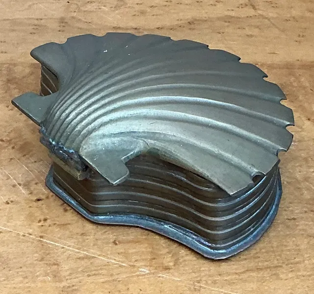 Vintage Metal Clamshell Trinket Box — additional photo 4
