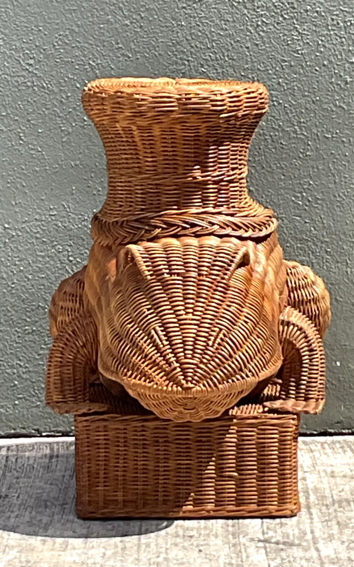 Vintage Woven Rattan Frog Table — additional photo 4