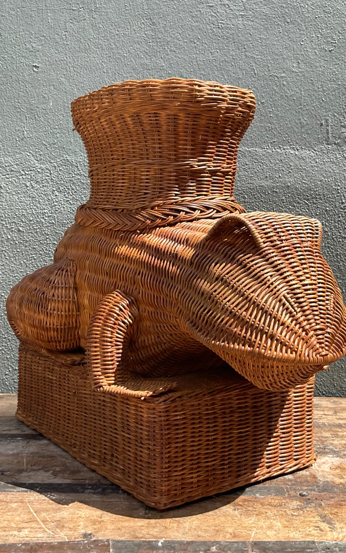 Vintage Woven Rattan Frog Table — additional photo 3