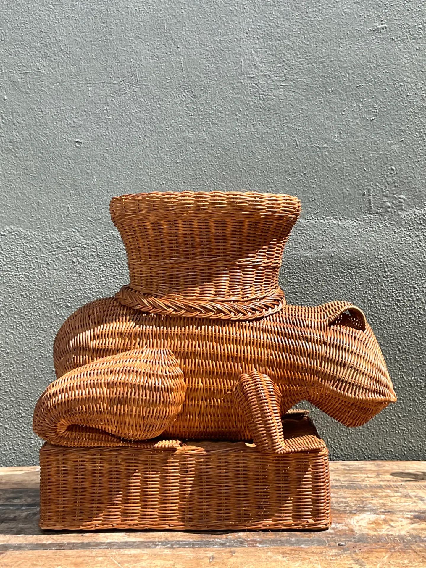 Vintage Woven Rattan Frog Table — additional photo 5