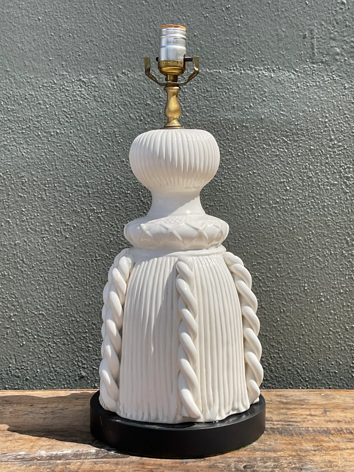 Vintage Ceramic Rope Detail Table Lamp — additional photo 1