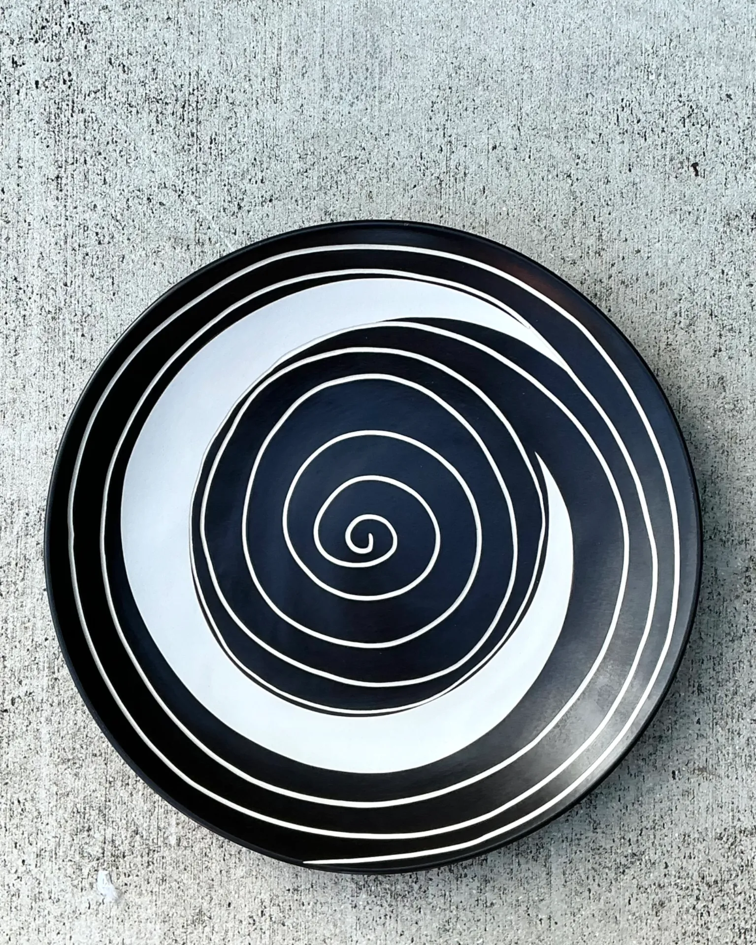 Vintage Monumental Black and White Spiral Ceramic Plate — additional photo 6