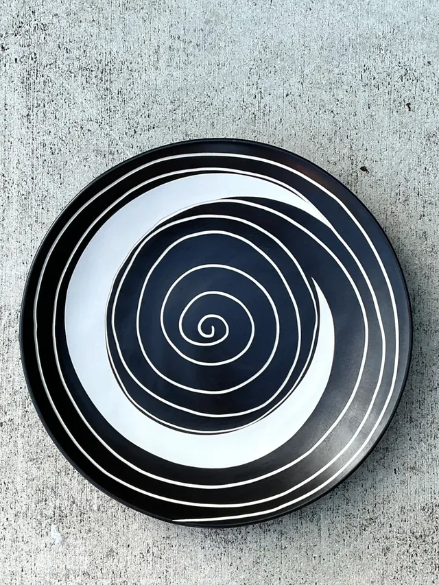 Vintage Monumental Black and White Spiral Ceramic Plate — additional photo 7
