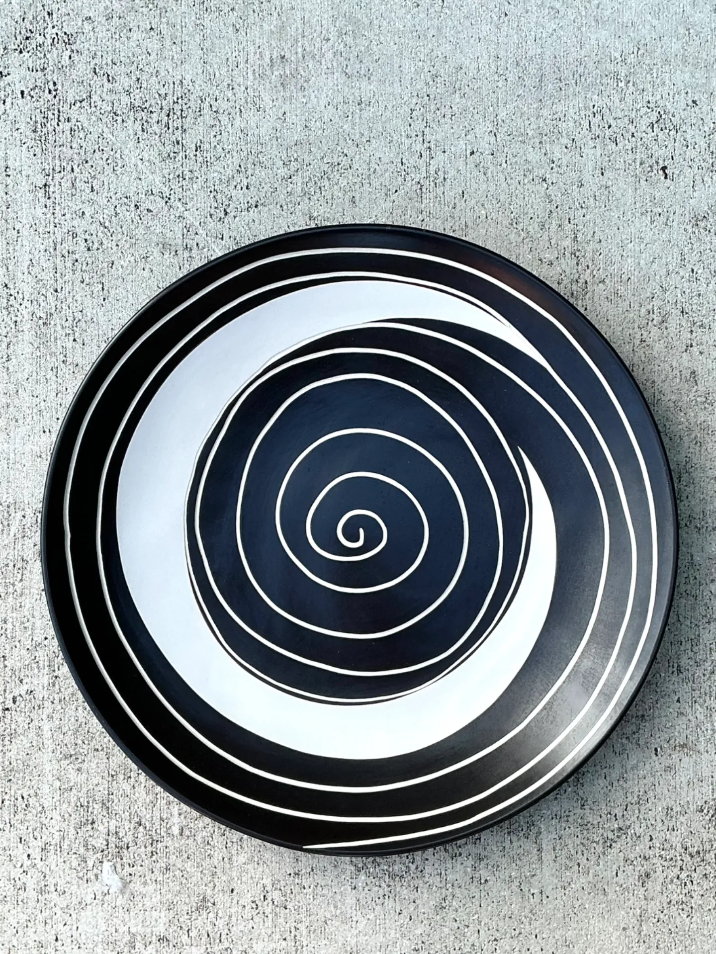 Vintage Monumental Black and White Spiral Ceramic Plate — additional photo 8