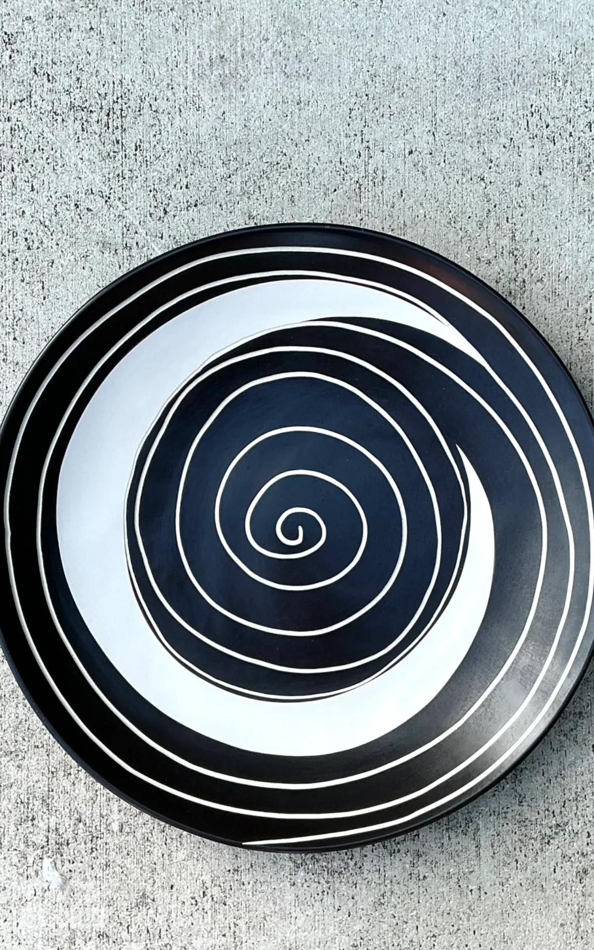Vintage Monumental Black and White Spiral Ceramic Plate — additional photo 8